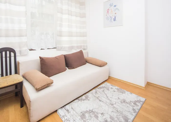 Super Center - Small Flat On 